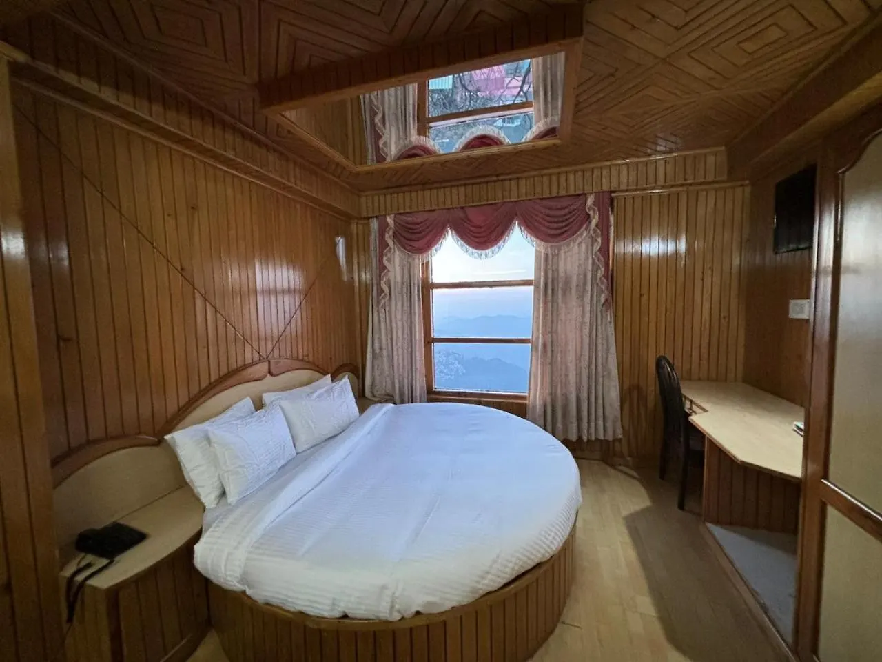 홈스테이 Himachal Pradesh Inn Pal-Ace With Mountain View Hotel 심라