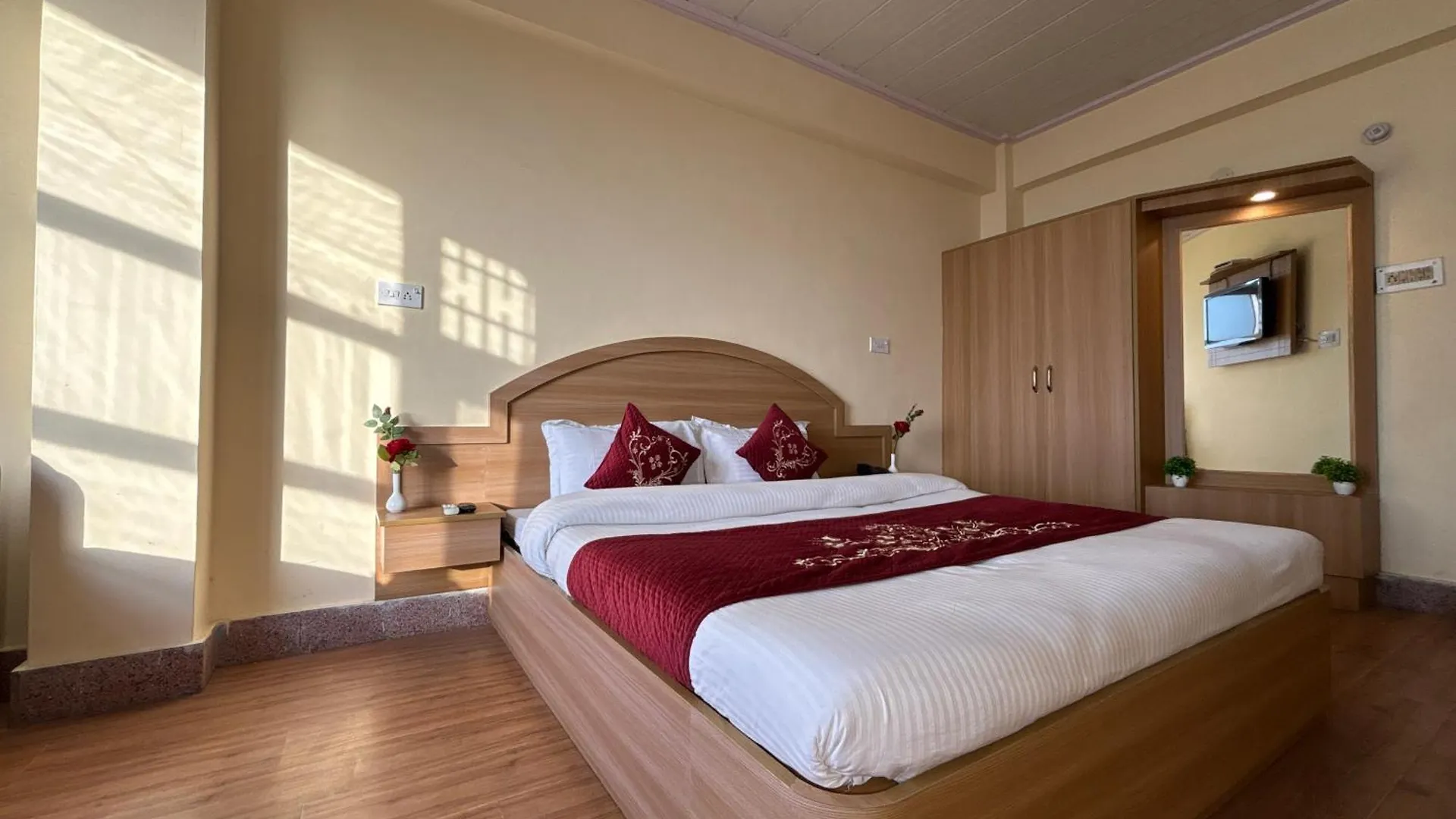 Himachal Pradesh Inn Pal-Ace With Mountain View Hotel 심라 0*,  인도