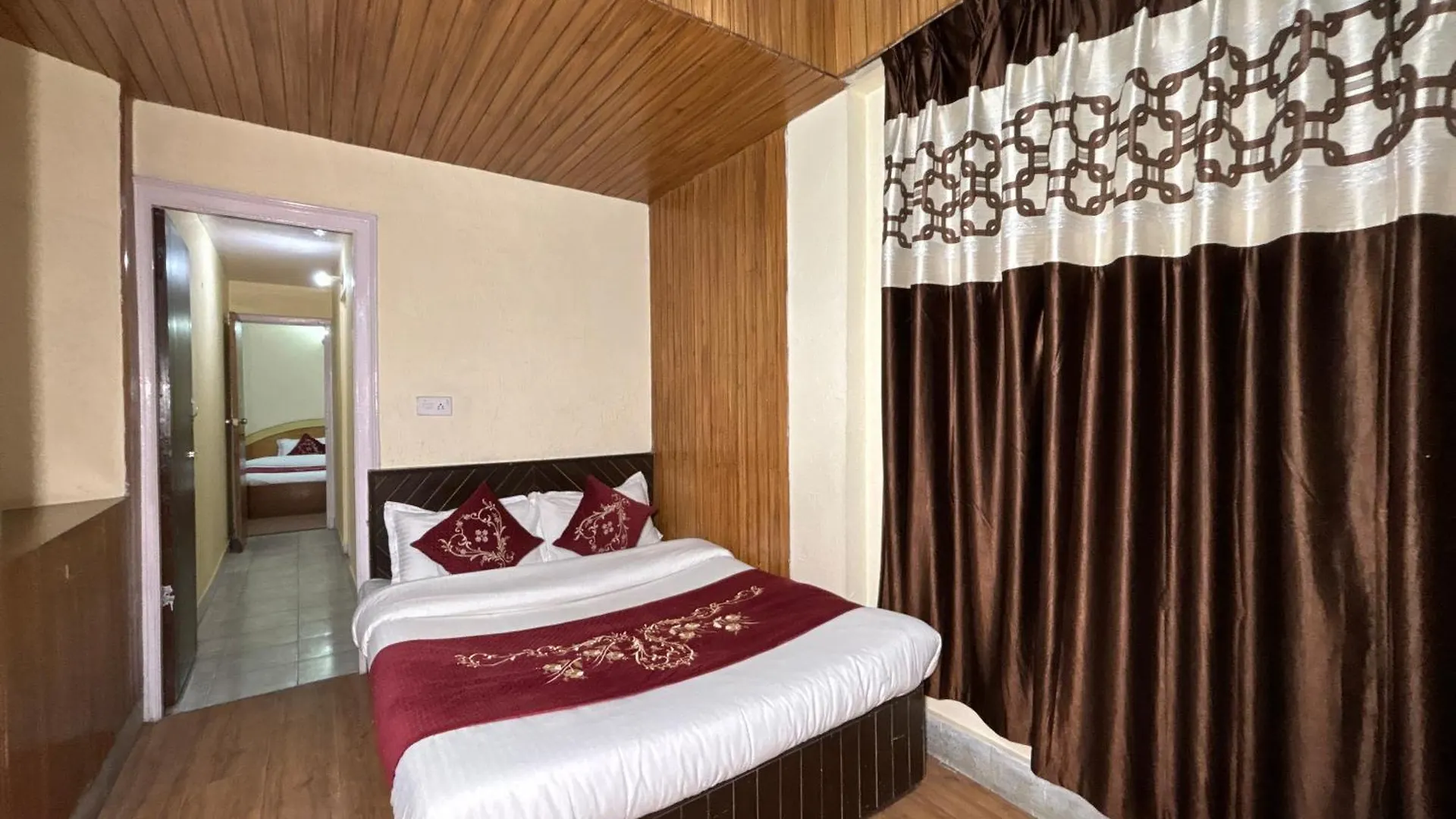 Himachal Pradesh Inn Pal-Ace With Mountain View Hotel 심라